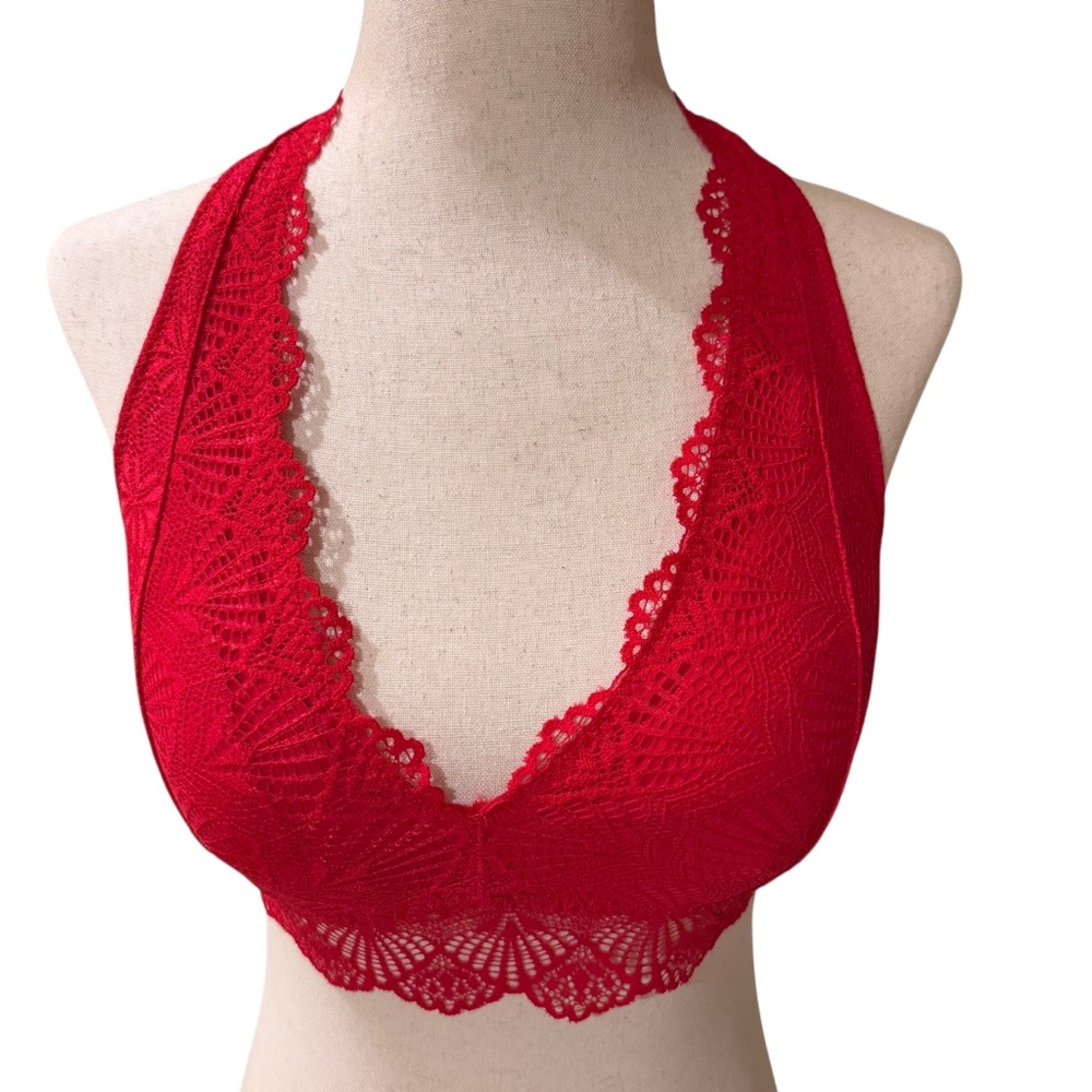 Gilly Hicks by Hollister Red Lace Halter Bralette Scalloped Lace Racerback.